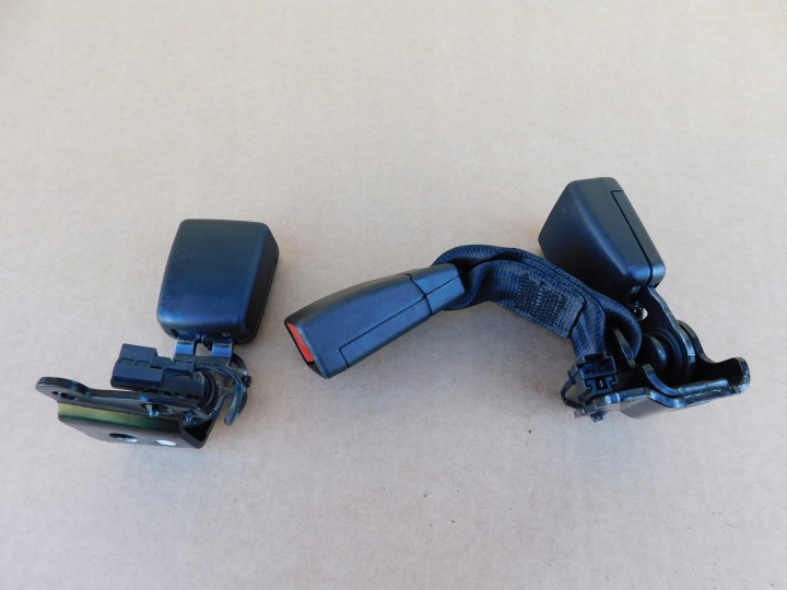 Mercedes A W177 zapiecia zapinki wpiniki pasow komplet 3 sztuki A1778609201