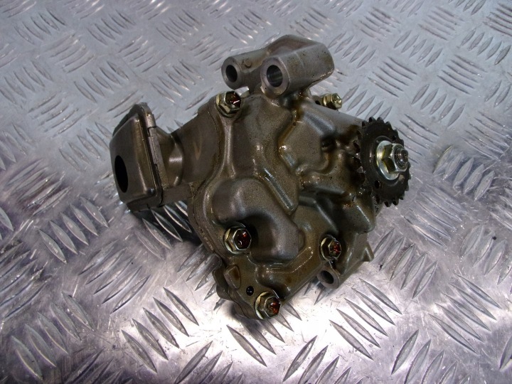 oil pump TOYOTA AVENSIS 1,8i 12R