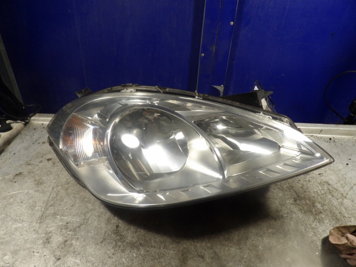 Mercedes A180 W169 licht vorne rechts A1698205861 0301241202