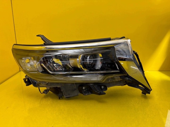 light right Toyota Land Cruiser 150 J150 2018- Full Led
