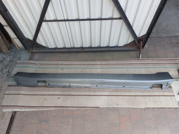 BMW E60 E61 A52 lišta prahová levá 7178121