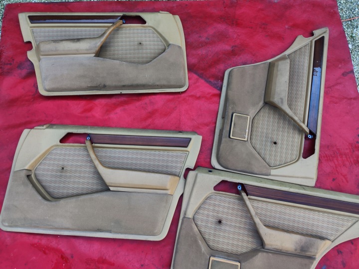 Mercedes w124 tapacír dvere predok zadok sedan
