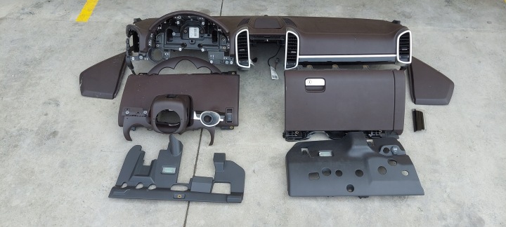 poklopac ELEMENTY konzoli PORSCHE CAYENNE 7P 10-18