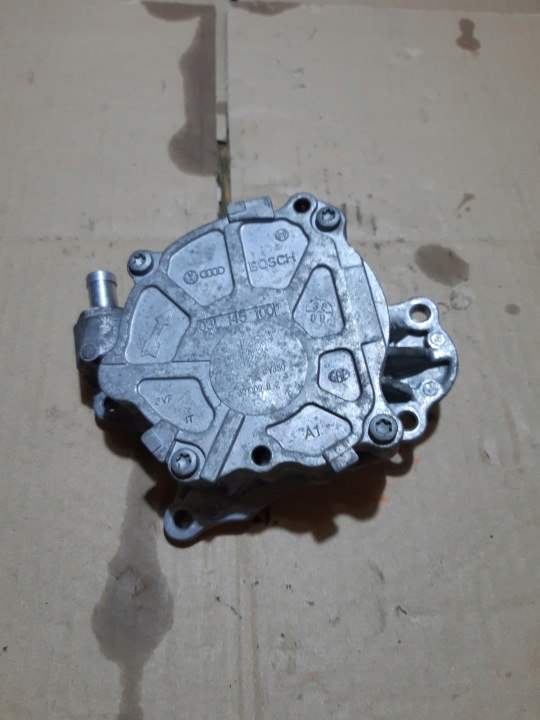 AUDI A6 C6 2.0 TDI Pumpe VACUM WAKUM 03L145100F