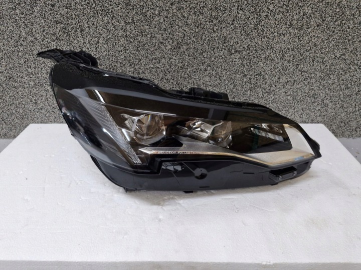 Feux phare Droit Peugeot 3008 5008 LIFT 2020- FULL LED Lentille