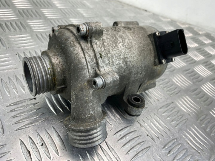 BMW X1 E84 xDrive 20i N20B20 Wasserpumpe 7597715