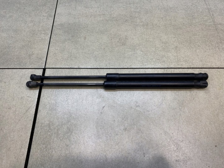 Dämpfer heckklappe Kofferraum BMW 1 E87 116i 7060622