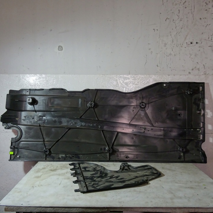 SEAT LEON IV 4 HB cover chassis left 5WA825201E