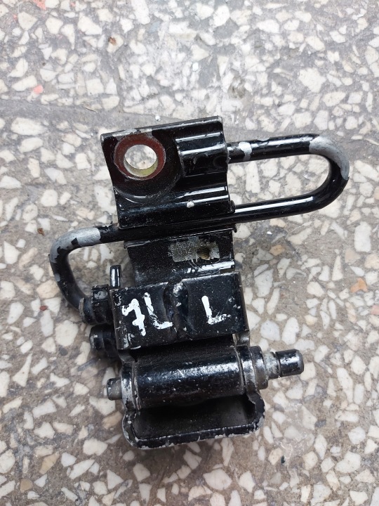 Scharnier Tür links heck VW TOUAREG 7L A 7L0833411 OE