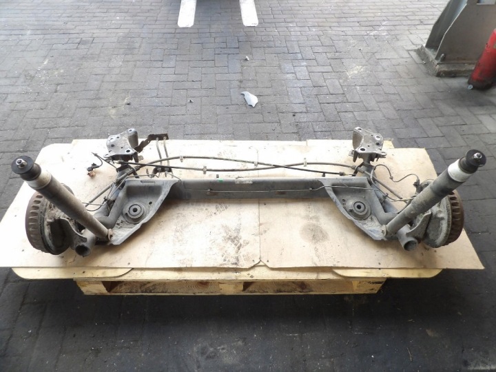 RENAULT CLIO 4 IV KOMBI PONTE POSTERIORE posteriore RINFORZO PARAURTI