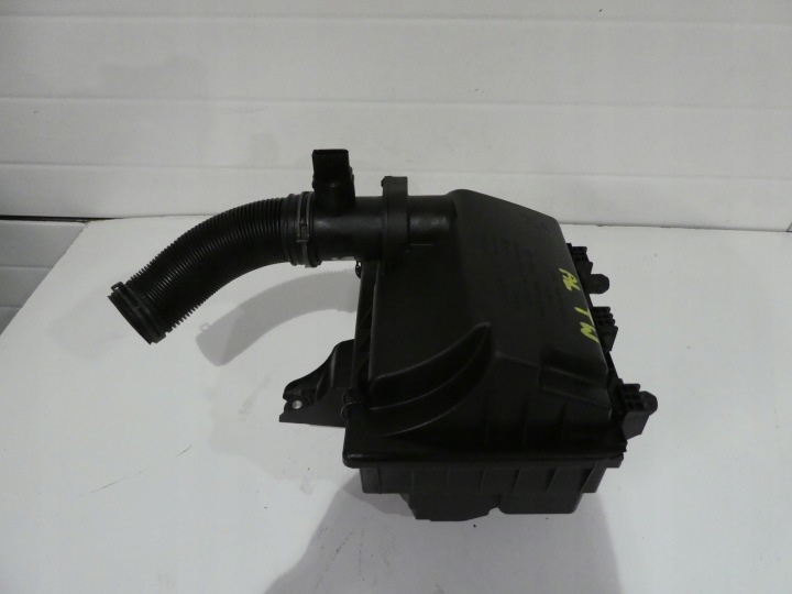 cover of a filter, air VW T4 MULTIVAN 074129607M