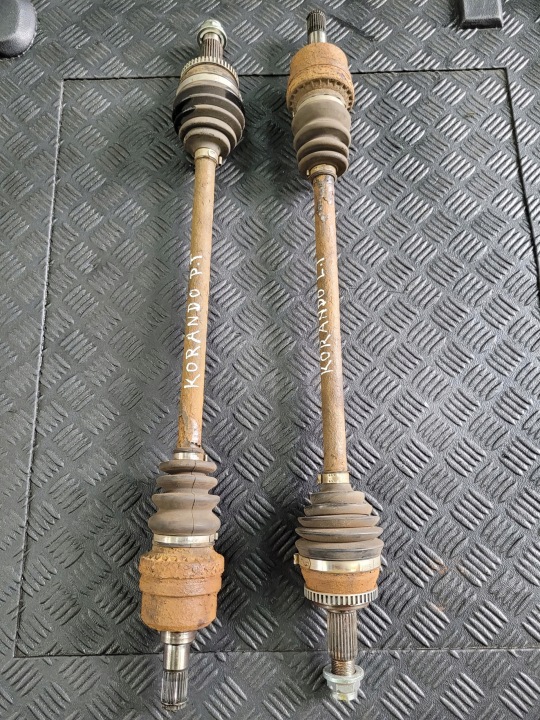 poluosovina stražnji dio SSANGYONG KORANDO III LIFT 2.2 D XDI