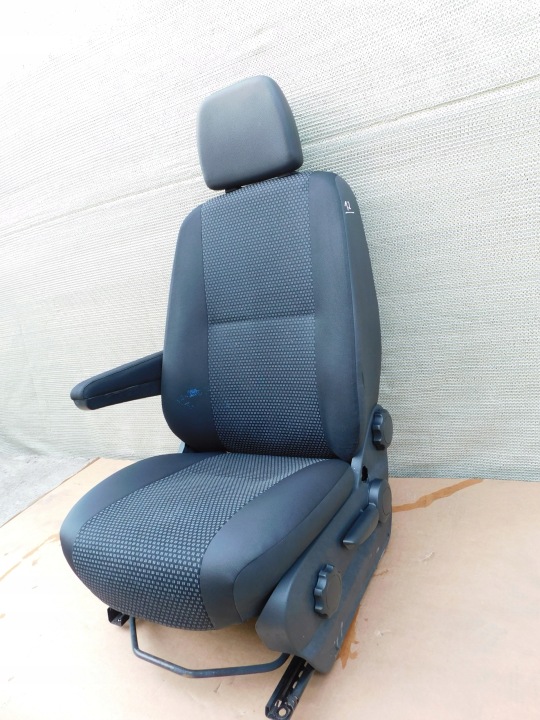 Sprinter 906 VW Crafter seat driver´s z podlokietnikiem siedzisko OEM BDB