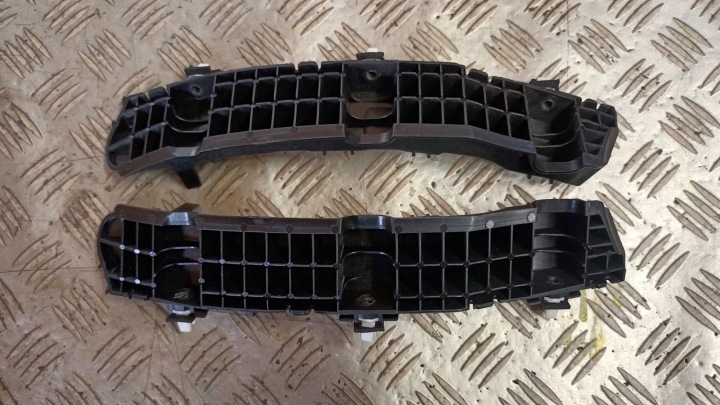 Destra o sinistra Suppporto montaggio paraurti posteriore HYUNDAI I10 2019->