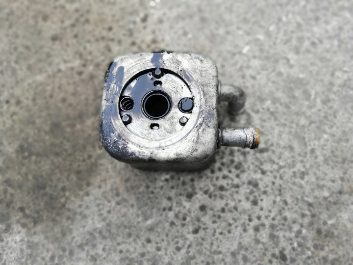 CHLODNICZA oil AUDI A4 B7 engine BDH