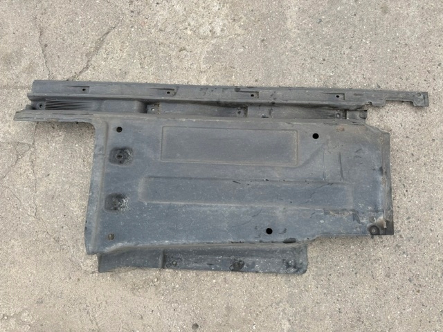 AUDI Q5 8R copertura GREMBIALINA coperchio , copertura pavimento Protezione Sottoscocca Destro 8R0825208B