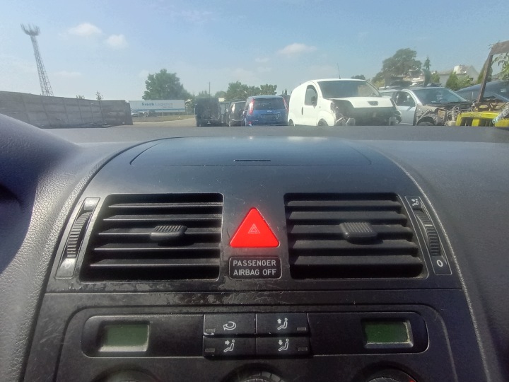 BOCCHETTA ARIA ANTERIORE Dell’aria medio ze schowkiem VW Touran 1 l 03-06