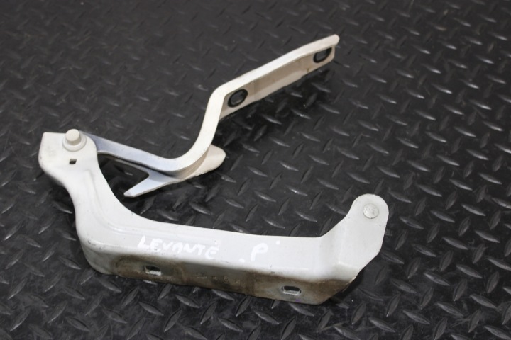Charnière du capot Droite Avant MASERATI LEVANTE M161