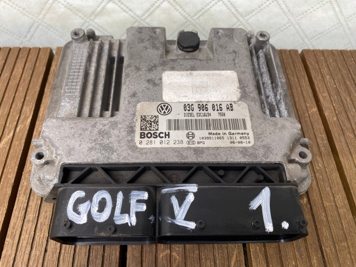 VW GOLF V 03-08 2.0 TDI computer of the engine 03G906016AB 0281012238 OE