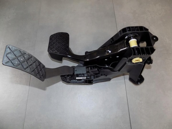 VW GOLF SPORTSVAN PEDAL Frein GAZ 5Q1723058AR
