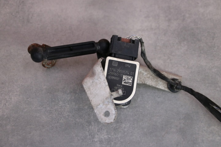 BMW G11 G12 G15 G16 G30 G31 sensor POZIOMOWANIA of the lights left rear part 2959574