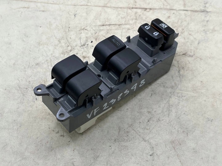 Schalter bedienung steuerung des Fensers links PRZEDNICH Tür TOYOTA AURIS 8482002320 !J