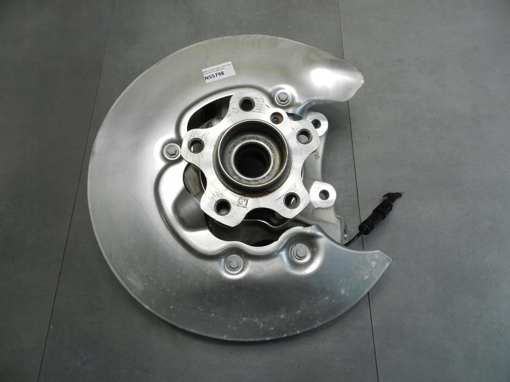 BMW 3 G20 otoč čepu levá záď 6879533