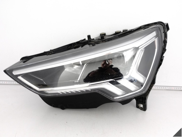 AUDI Q3 II (2 GENERACJA) F3 83A 18-25 licht FULL LED links vorne EUROPA *033