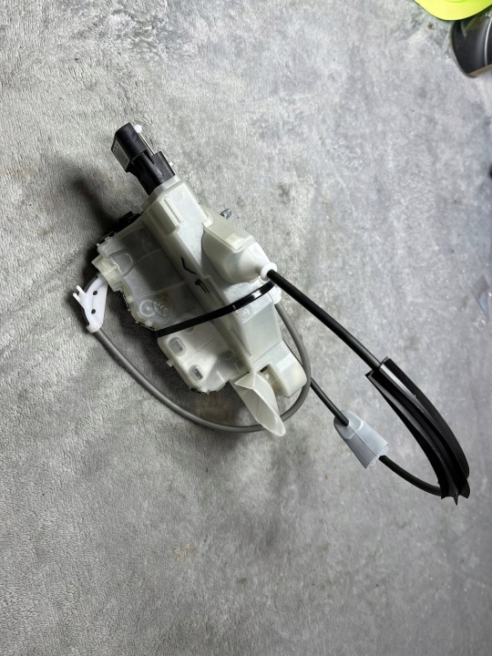 Gauche Avant Portière de la Serrure Citroen C4 II Picasso PSA 190385 !J