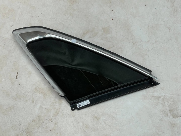 window TROJKATNA door TYLNYCH right side VOLKSWAGEN ARTEON 3G8845298