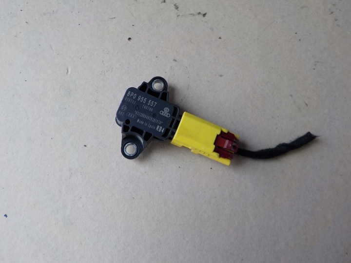 snímač nárazu audi a4 b7 8P0955557