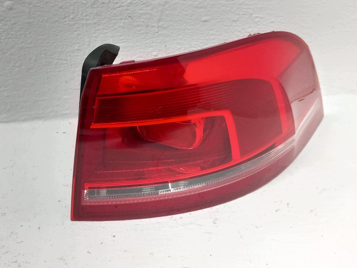 VW PASSAT B7 VARIANT KOMBI light rear part rear right rear part W fender 3AF945096E