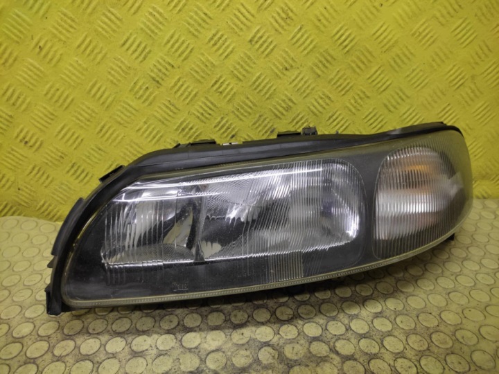VOLVO V70 REFLEKTOR licht links vorne 8620686