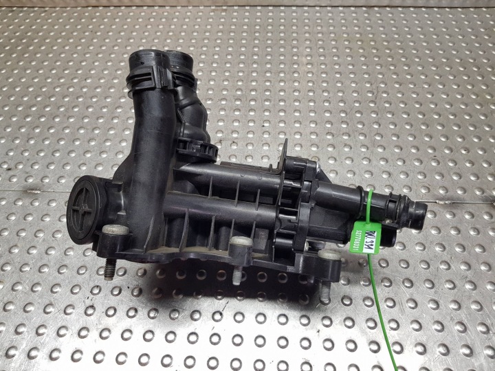 kryt termostatu 05L121111N A3 8Y LEON IV GOLF VIII OCTAVIA IV 2.0 TDI