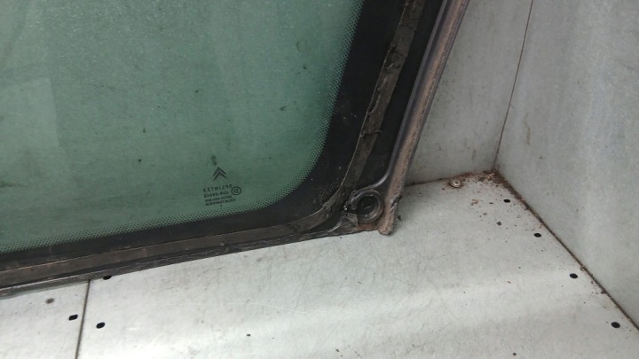 Levé boční sklo Citroen C5 2.2HDI 01-04R 7