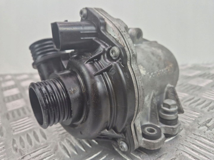 BMW 5 GT F07 535i N55 Wasserpumpe 11868015