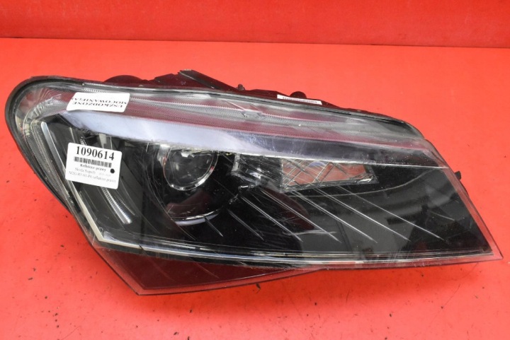 REFLEKTOR rechts Licht vorne LED EU 3V1941016B SKODA SUPERB 3 III 15-20