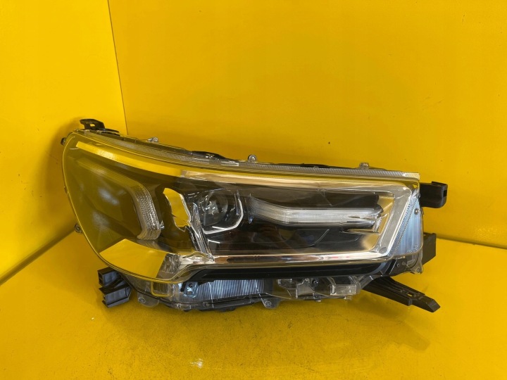 light right front TOYOTA HILUX VIII LIFT FULL LED
