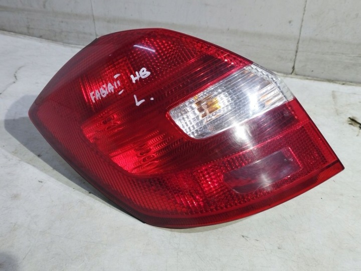 Skoda Fabia II HB Feux phare Gauche Arrière Arrière