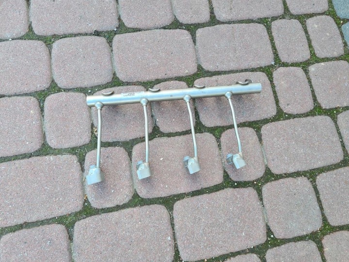 Kraftstoffverteiler Einspritzleiste fuel Opel Astra K 12684252