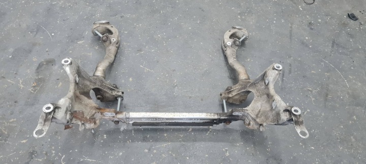 A5 8T LIFT Pont essieu Essieu avant berceau Renfort pare choc Essieu Sous Moteur 8K0399315G A4 B8 LIFT