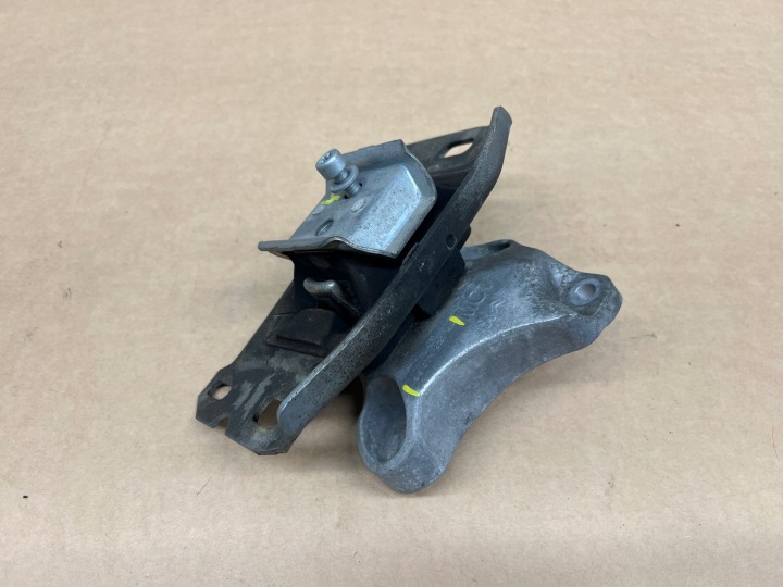 Citroen C4 SpaceTourer 1.2 THP Getriebehalter getriebe 9807982780 9807420980