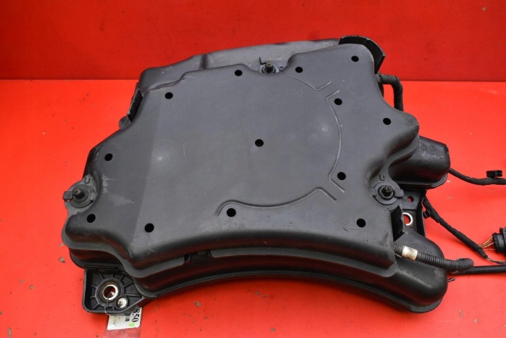 tartály ADBLUE 5Q0131877F VW GOLF 7 VII 1.6 TDI 115 KM LIFT 17-20
