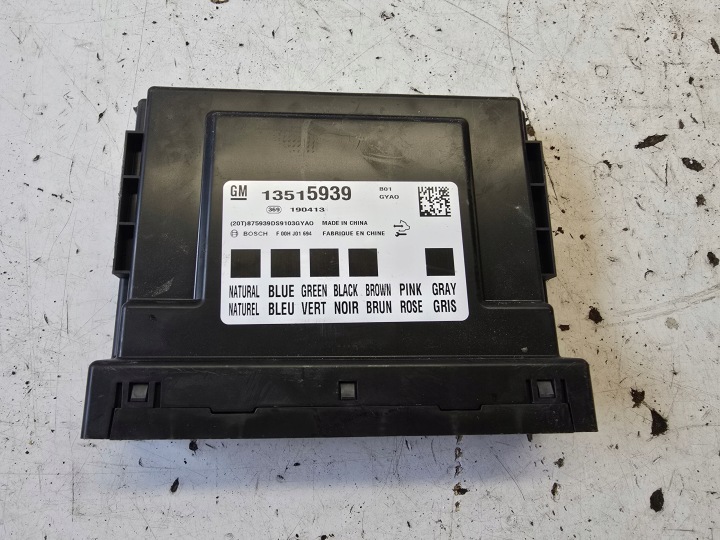 OPEL CORSA E komfortsteuergerät bedienteil BCM 13515939