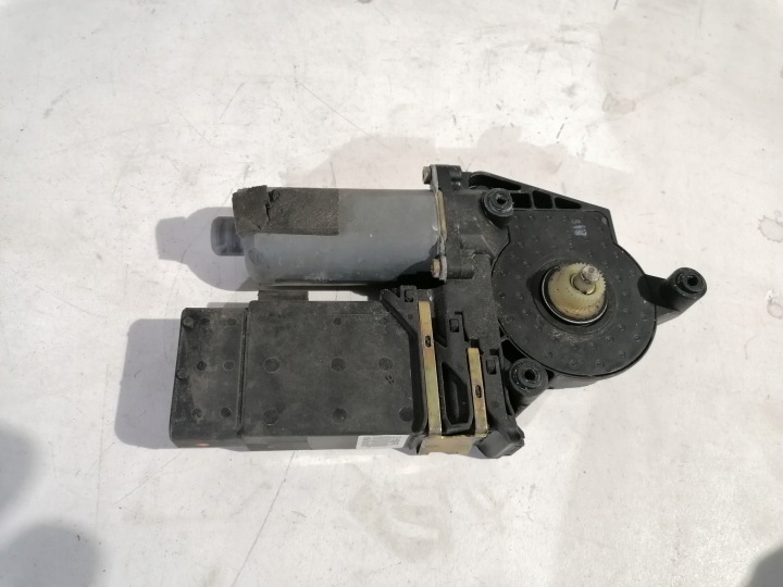 Skoda Octavia and module of the window right front EU