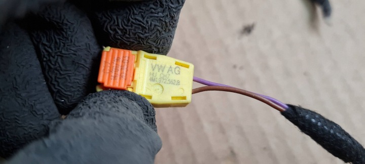 A4 B9 8W Connector Contact KOSTKA AIRBAG 4M1972562B A5 8W 8W Q7 Q5
