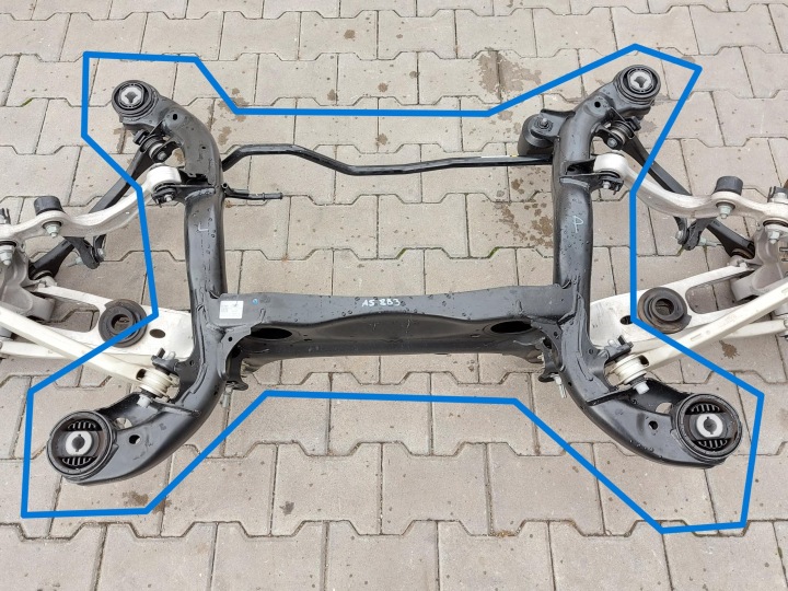 AUDI A5 8B3 B10 AVANT Traverse traineau berceau essieu suspension Arrière 8B3505235D