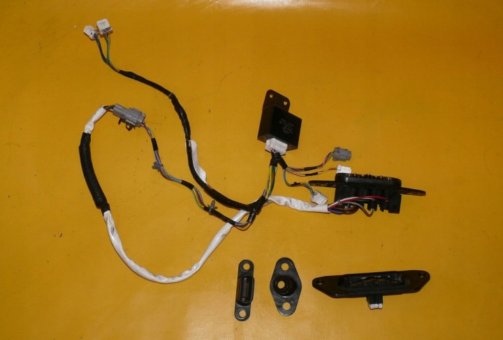 KRANCOWY Sensor Tür rechts heck NISSAN QUEST III