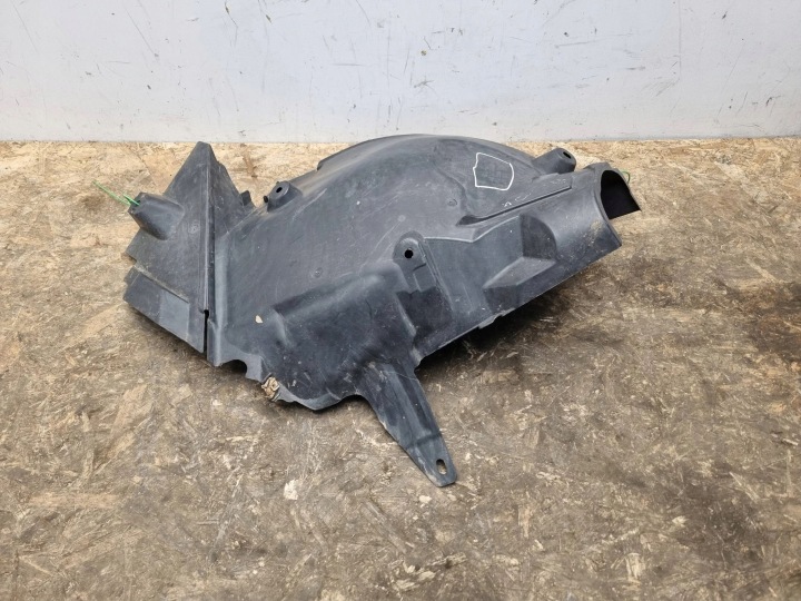mudguard left front front A2046981130 MERCEDES C-KLASA W204