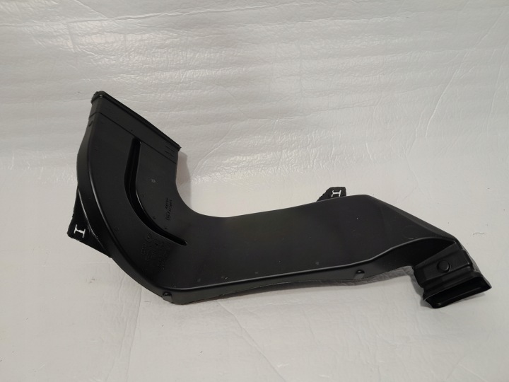 AUDI A4 B9 LIFT drain intake air right 8W0819806A